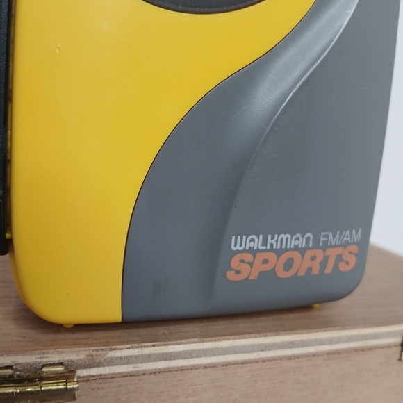 Sony Sports AM/FM Cassette Player Walkman Radio WM-SXF30 READ Tested - Picture 10 of 14